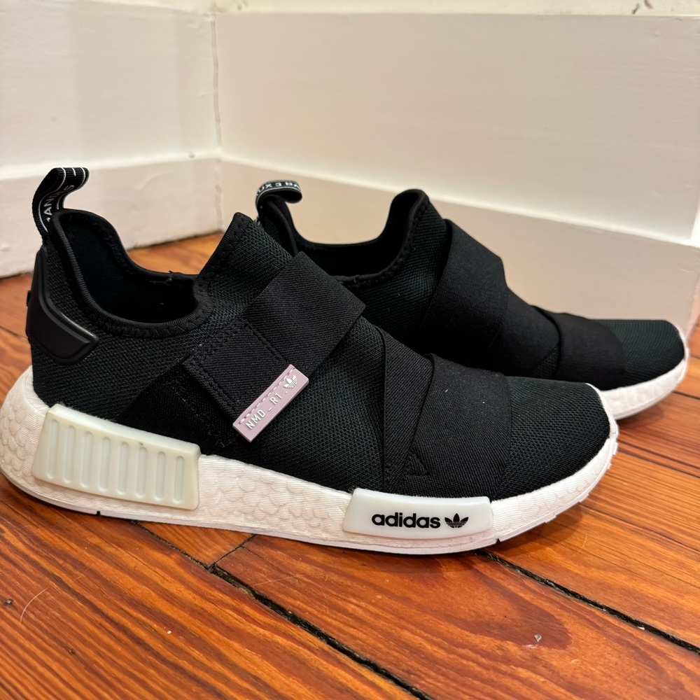 Adidas NMD R 1 Woman’s Black and White Running Sneakers. Size 8.5 - Picture 3 of 9